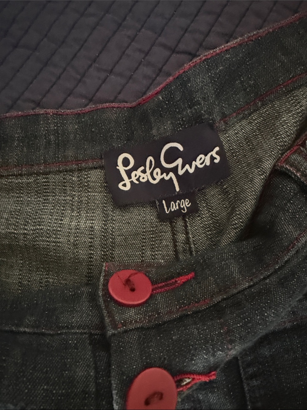 Lesley Evers ROXANNE pants dark blue w red buttons - Picture 5 of 6